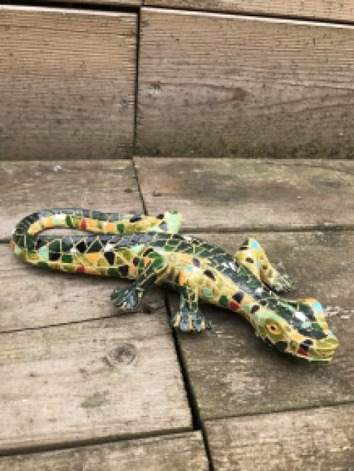 Ein schöner Salamander im Mosaik-Stil, fröhliche Figur