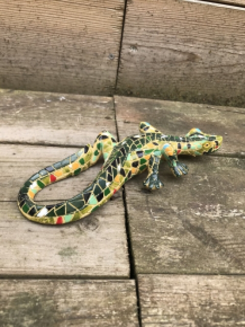 Ein schöner Salamander im Mosaik-Stil, fröhliche Figur