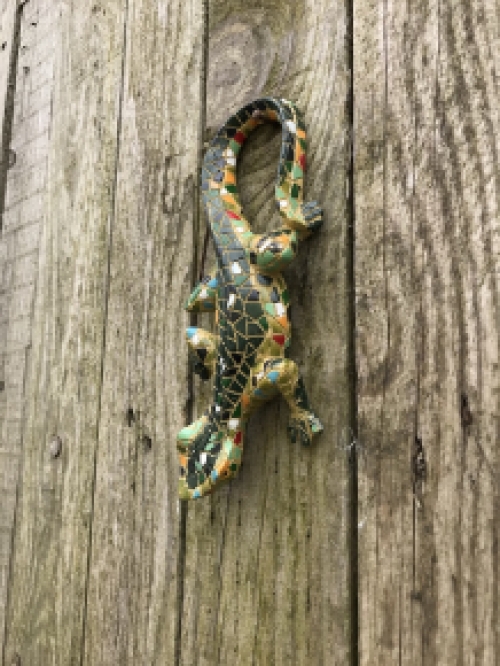 Ein schöner Salamander im Mosaik-Stil, fröhliche Figur