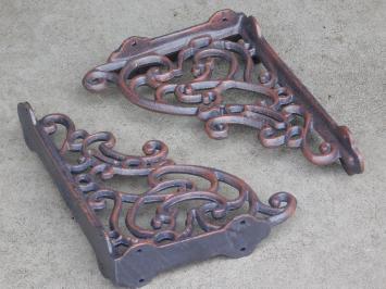Set of two shelf supports - cast iron - wall decoration