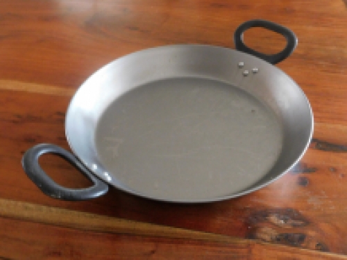 Ijzeren serveer pan, 24 cm / 28 cm - RÖSLE