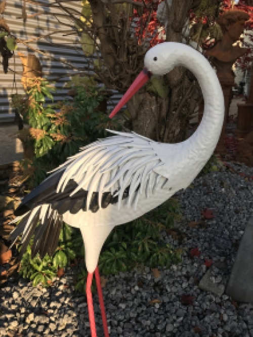 Schöner Satz von Gartenstatuen, Metallstörche in Farbe