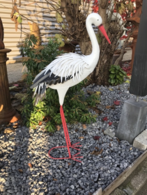 Leuke set tuinbeelden, metalen ooievaars in kleur