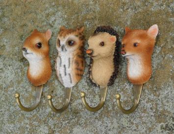 Set of 4 Wall Hooks with Woodland Animal Heads – Polyresin & Brass