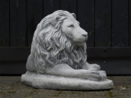 Set of lying lions - solid stone