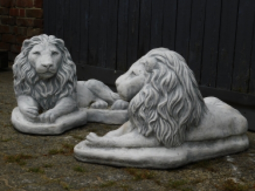 Set of lying lions - solid stone