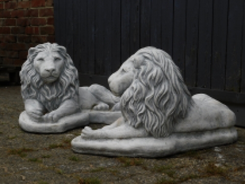 Set of lying lions - solid stone