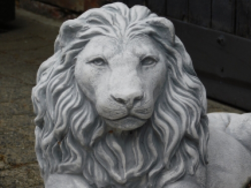 Set of lying lions - solid stone