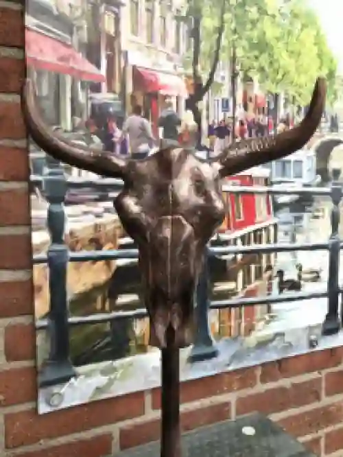 Skull op standaard, schedel, hertenschedel