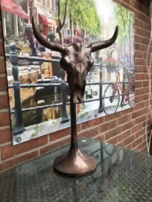 Skull op standaard, schedel, hertenschedel