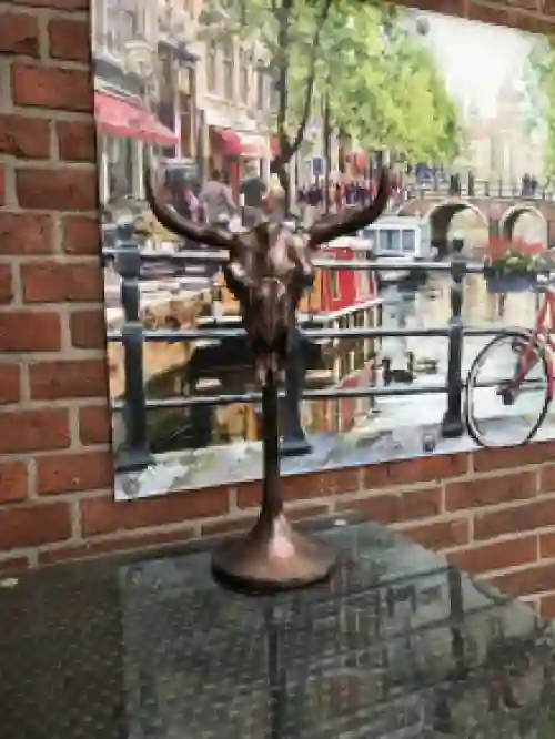 Skull op standaard, schedel, hertenschedel