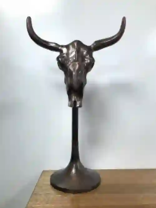 Skull op standaard, schedel, hertenschedel