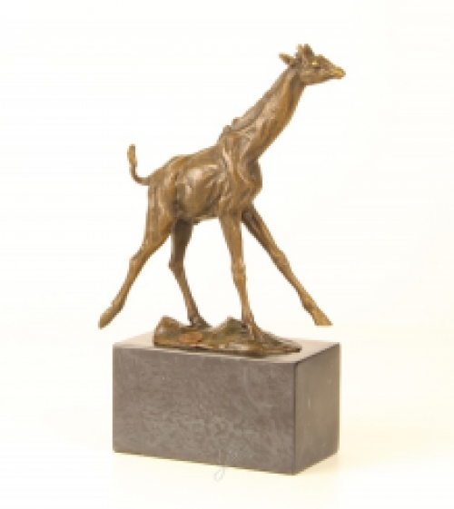 A bronze statue/sculpture of a giraffe