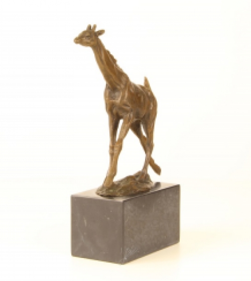 A bronze statue/sculpture of a giraffe