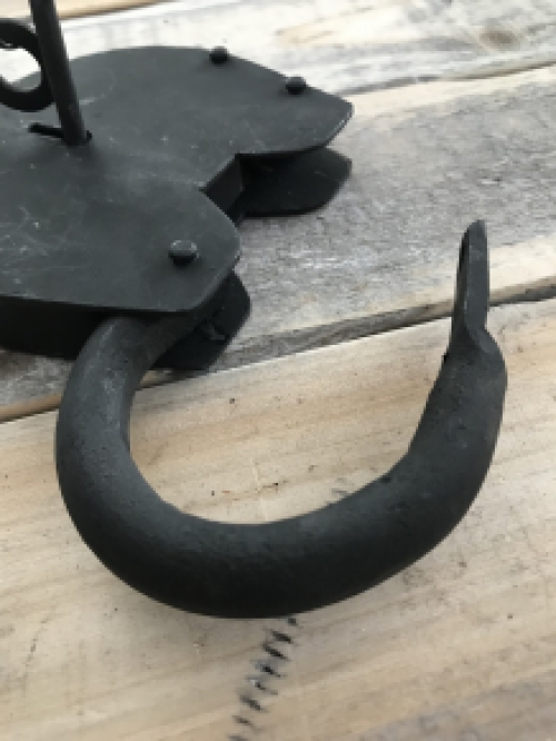 Antiek hangslot voor b.v. tuinpoort, kast, meubelslot vergrendeling