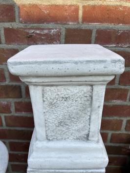 Pedestal - Square - 33 cm - Solid Stone