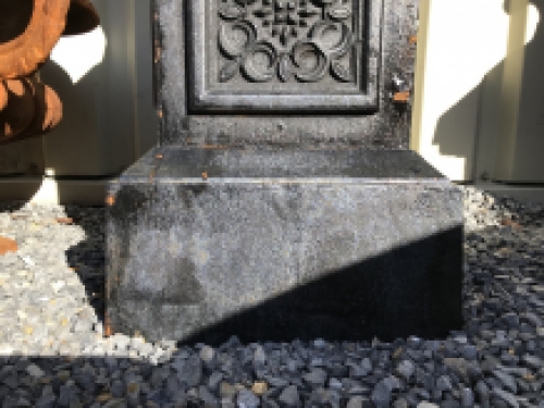 Large cast iron pedestal, black pedestal / column