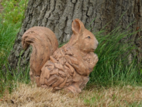 Squirrel XL- woodlook - polystone - weatherproof.