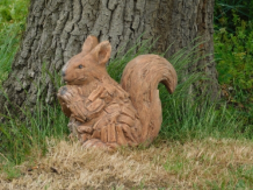 Squirrel XL- woodlook - polystone - weatherproof.