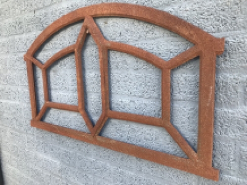 Cast iron stable window spider large - 89.5 cm x 54 cm