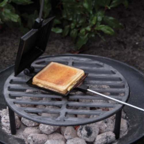 Tosti iron for over the campfire, great result and cosy!!!