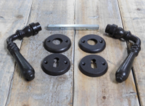 Like antique this door set with rosettes - retro antique fittings for room doors, dark brown