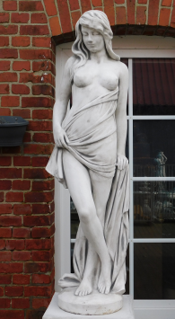 Statue Frau auf Sockel - 210 cm - Massivstein