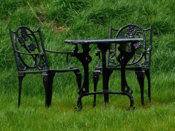 Gartengarnitur ''Versailles'', schwarzes Gusseisen, Jugendstil, Stühle und Tisch