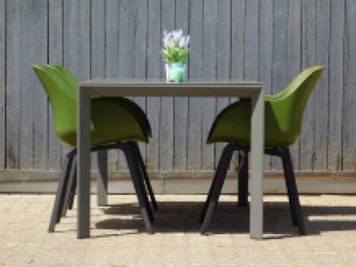 Last: Garden set Toronto - 4 bucket seats and table