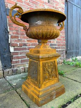 Gartenvase auf Säule - ganz aus Gusseisen - Oxid