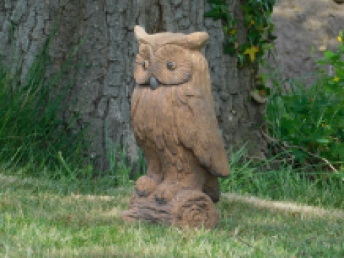 Owl XL on tree stump - woodlook - polystone
