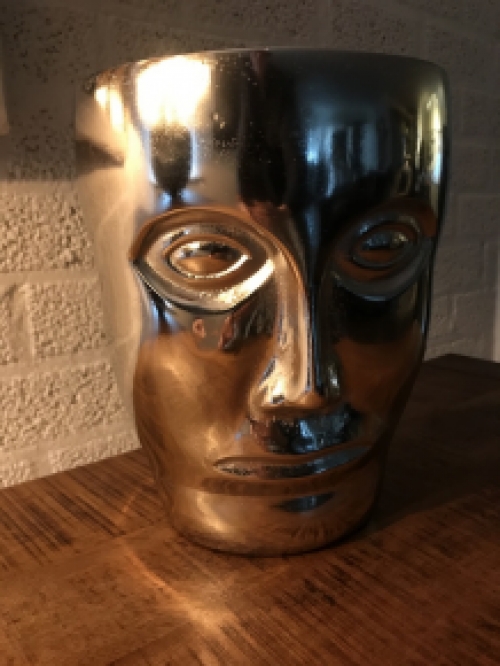 Beautiful aluminum vase, round in the shape of a face, nickel