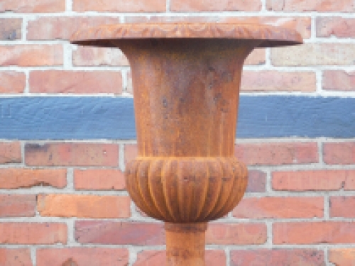 Garden vase cast iron X - on iron pedestal very fine and beautiful design