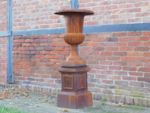 Garden vase cast iron X - on iron pedestal very fine and beautiful design