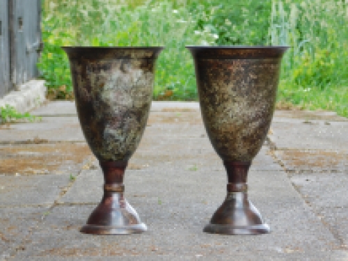 Exklusiver Satz von 2 Vasen - Metall