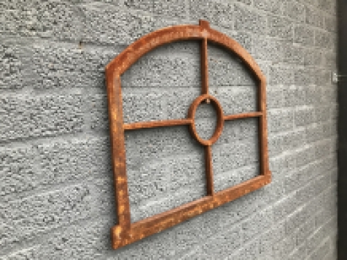 Cast iron stable window with round segment