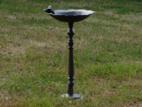 Bird bath with bird - cast iron - dark brown