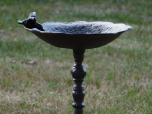 Bird bath with bird - cast iron - dark brown