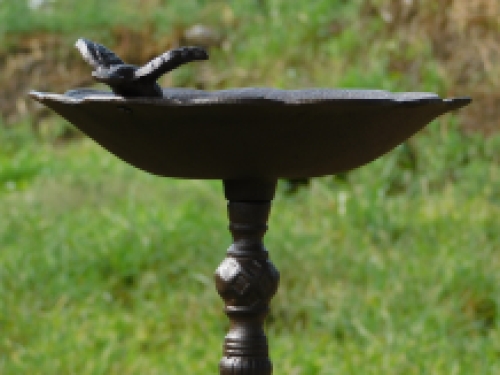 Bird bath with bird - cast iron - dark brown