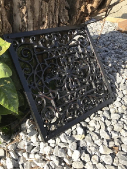 Grid square, Air, cast iron black