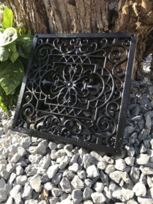 Grid square, Air, cast iron black