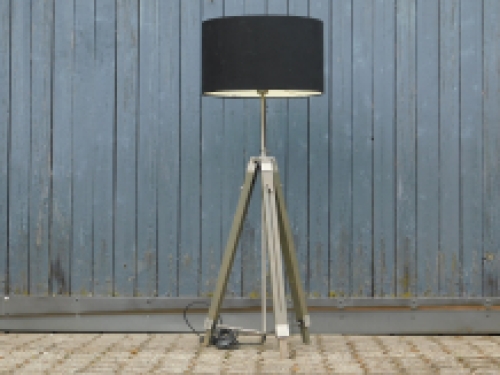 Floor lamp - industrial design - retro tripod lamp