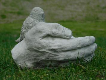 Laatste: vogelbad - handen met vogel - steen