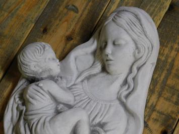 Frau mit Kind - Stein - Weiß mit Grau - Skulptur