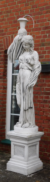 Statue Frau mit Wasserspeier auf Sockel - 240 cm - Massivstein