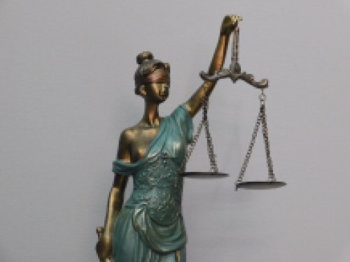 Statue - Lady Justice - polystone - turquoise