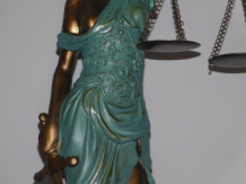 Statue - Lady Justice - Polystone - türkis lETSTE!