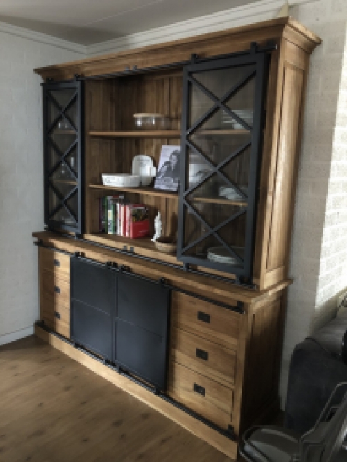 Prachtige industriële wandkast, koloniaal hout met metalen afwerking. TOPSTUK!! LAATSTE!!