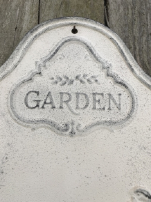 Metalen wanddecoratie voor in de tuin, met bloembak, gemaakt van metaal