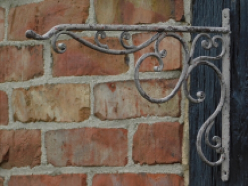 Sierlijk gekrulde hanging basket wandhaak - aged metal